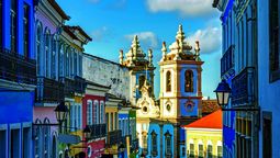 altText(Salvador de Bahía, un vibrante viaje a las raíces del Nordeste de Brasil)}