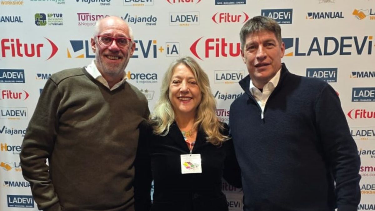 Alejandro Duarte, director general de Tucano Tours; junto a Claudia González, directora comercial de Ladevi; y Gerardo Nizetich, director de Proyectos Comerciales de Tucano Tours.