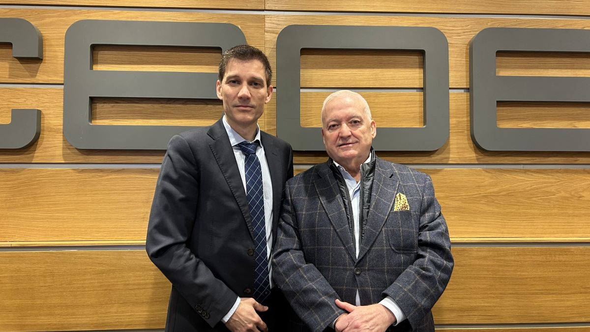 José Luis Méndez, presidente de la Unión de Agencias de Viajes (UNAV) y César Gutiérrez antes de las elecciones de UNAV el 26 de marzo.