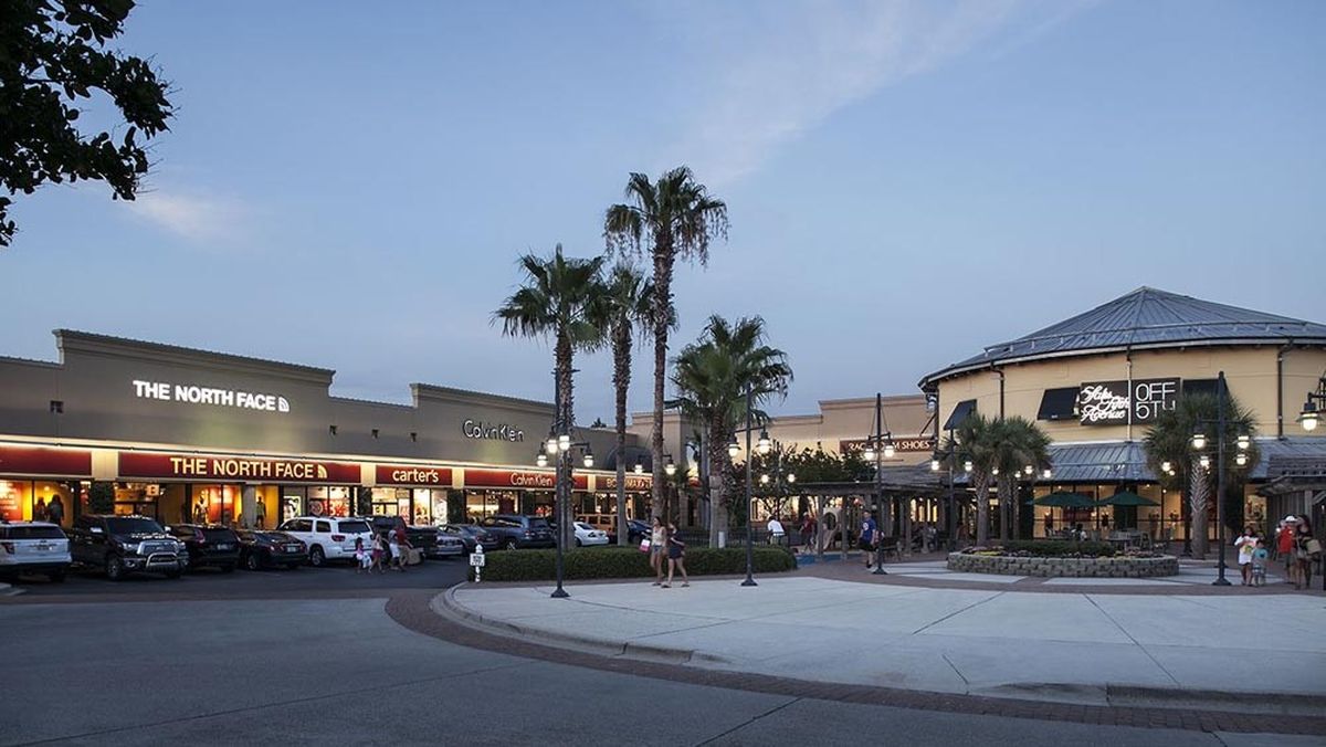 Un plan de compras en Florida donde los outlets frente al mar se convierten en el mejor escenario para renovar maleta y guardarropa. Un plan de compras en Florida donde los outlets frente al mar se convierten en el mejor escenario para renovar maleta y guardarropa.