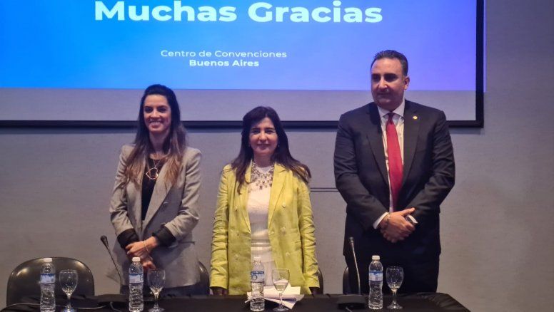 YaninaMartínez, secretaria de Promoción Turística de la Nación, Patricia Durán Vaca,presidenta de AOCA; y Gustavo Hani, presidente de CAT.&nbsp;