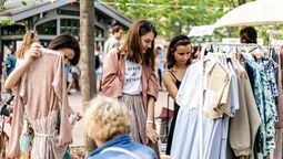 Explorar mercados y tiendas vintage es una de las grandes tendencias de viaje para 2025 que conecta a los viajeros con la autenticidad de cada destino. &nbsp; &nbsp; &nbsp;