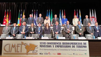 Ministros y representantes del sector turístico de Latinoamérica y España.
