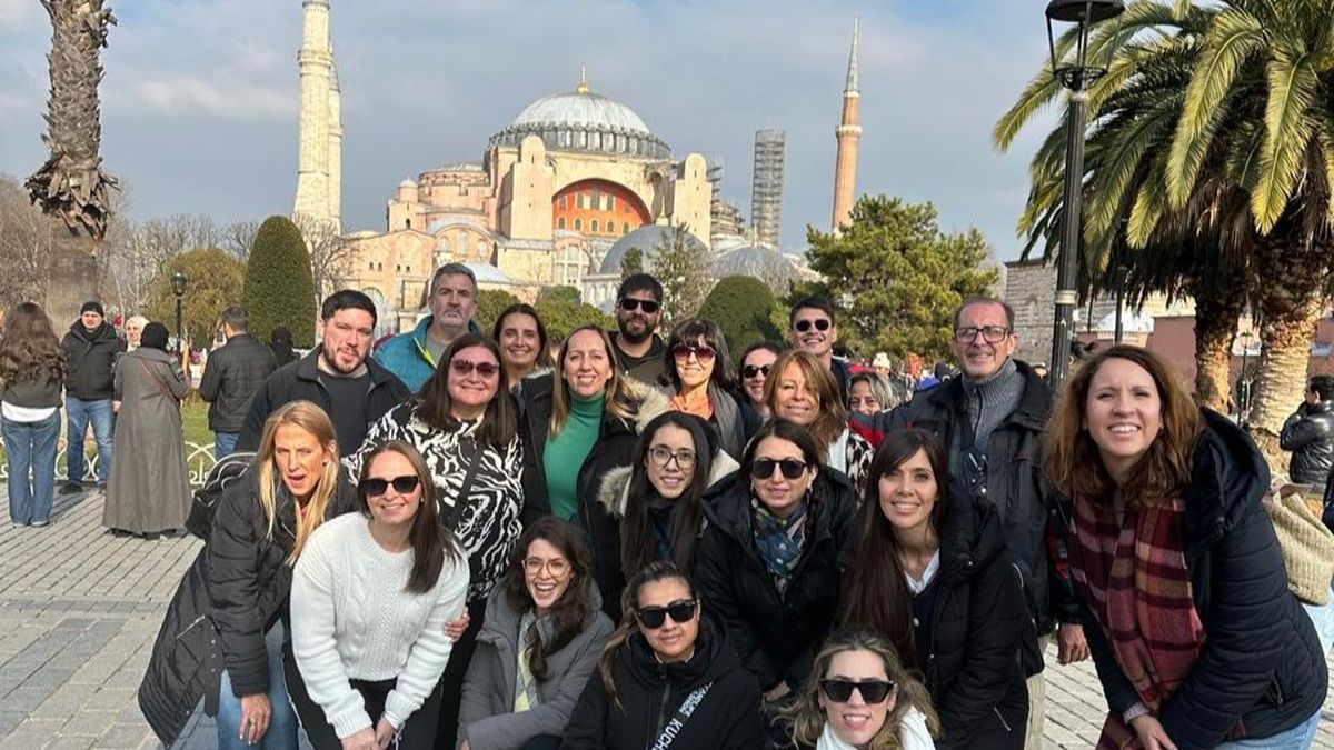 Durante ocho días, los asistentes exploraron Estambul, Capadocia, Pamukkale y Kusadasi, combinando aventura, gastronomía y experiencias inolvidables.