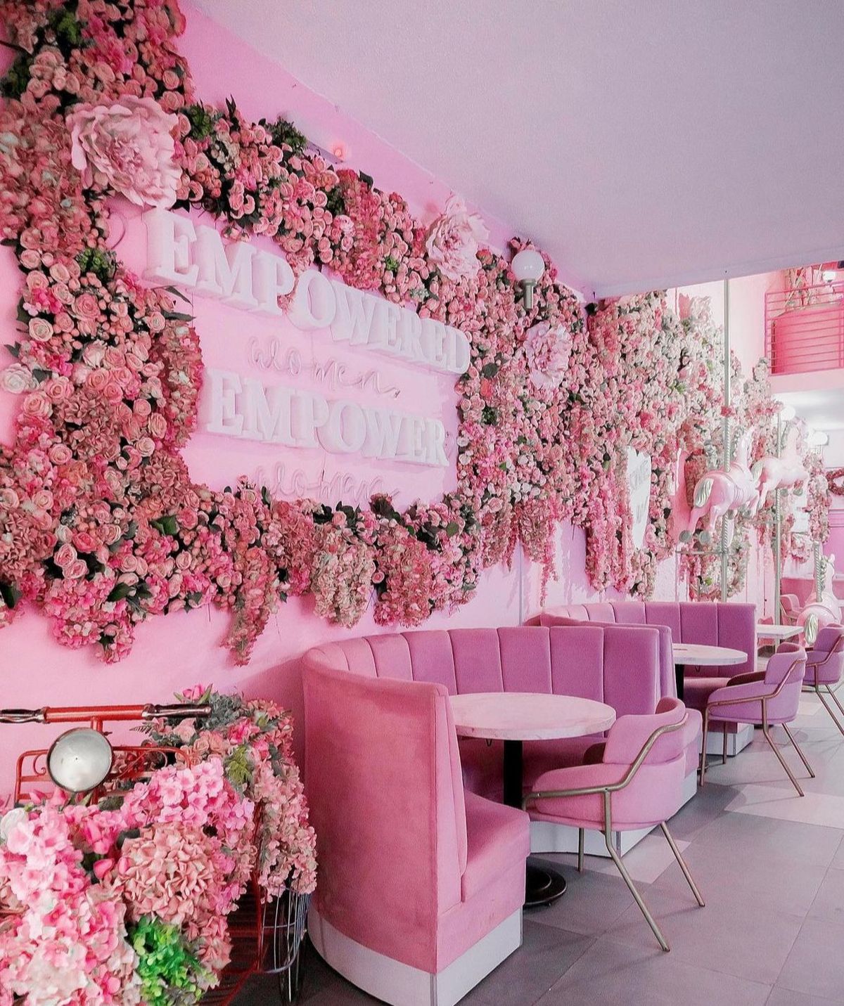 Su most son Lu Coffee Frappe Isabella enchiladas rosas hot cakes Isabella la pink burger el pastel de conejito y el pastel pink velvet.&nbsp;&nbsp; &nbsp;