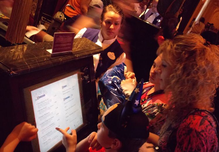 En Be Our Guest los pedidos se hacen a través de pantallas táctiles.