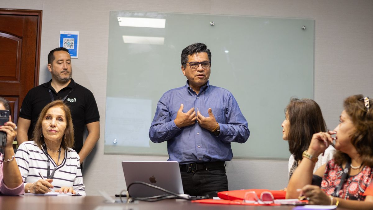 Juan Carlos Luján impartió charla sobre la IA en el rubro turístico. Juan Carlos Luján impartió charla sobre la IA en el rubro turístico.