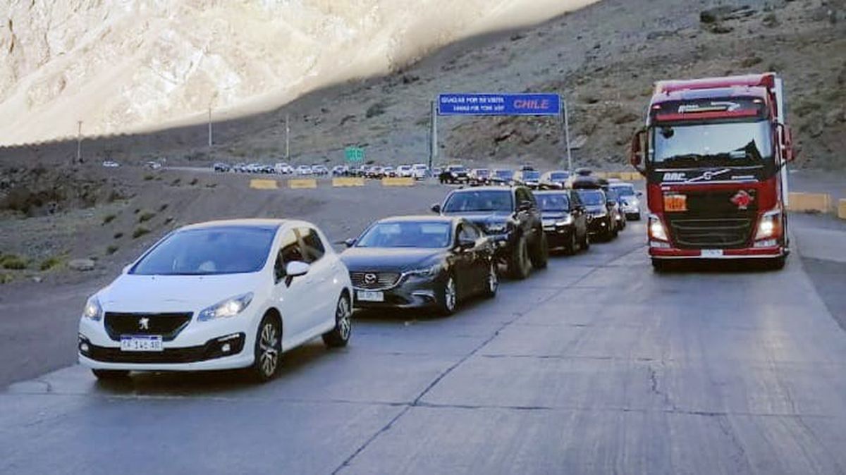 Las esperas en el Paso Los Libertadores alcanzan hasta las 12 horas. - Ladevi Medios y Soluciones Las esperas en el Paso Los Libertadores alcanzan hasta las 12 horas.