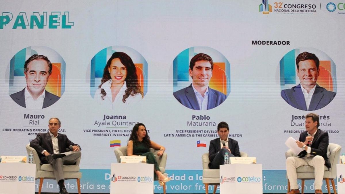 Mauro Rial, de Accor; Joanna Ayala Quintana, de Marriott International; y Pablo Maturana, de Hilton, abordaron la seguridad jurídica, la informalidad y las nuevas tendencias del sector hotelero, bajo la moderación de José Andrés Duarte García, presidente ejecutivo de Cotelco.