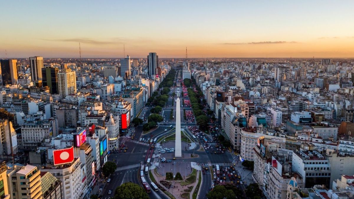 Buenos Aires es una de las ciudades más grandes de Sudamérica. Buenos Aires es una de las ciudades más grandes de Sudamérica.