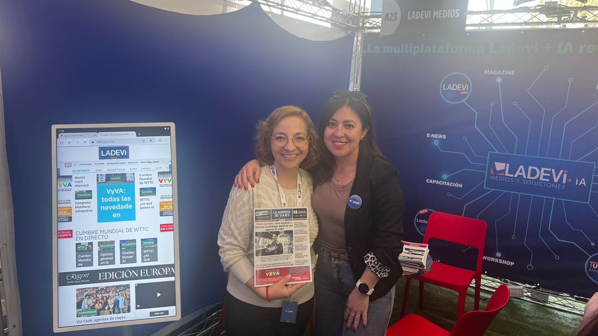 Representantes de Expan en el stand de Ladevi.
