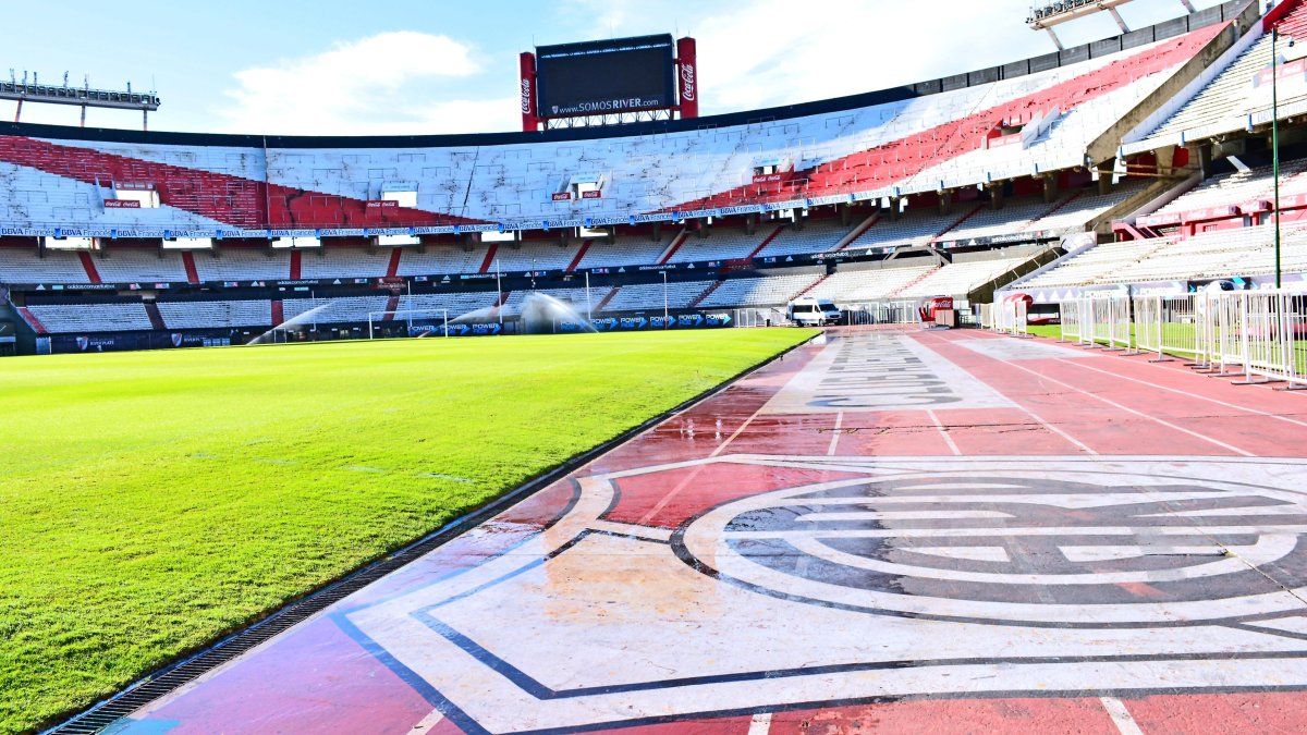 Escapadas a Buenos Aires: Almundo ofrece paquetes para que fanáticos de River Plate del interior de Argentina puedan ingresar a ver los partidos de local, sin ser socios.&nbsp;