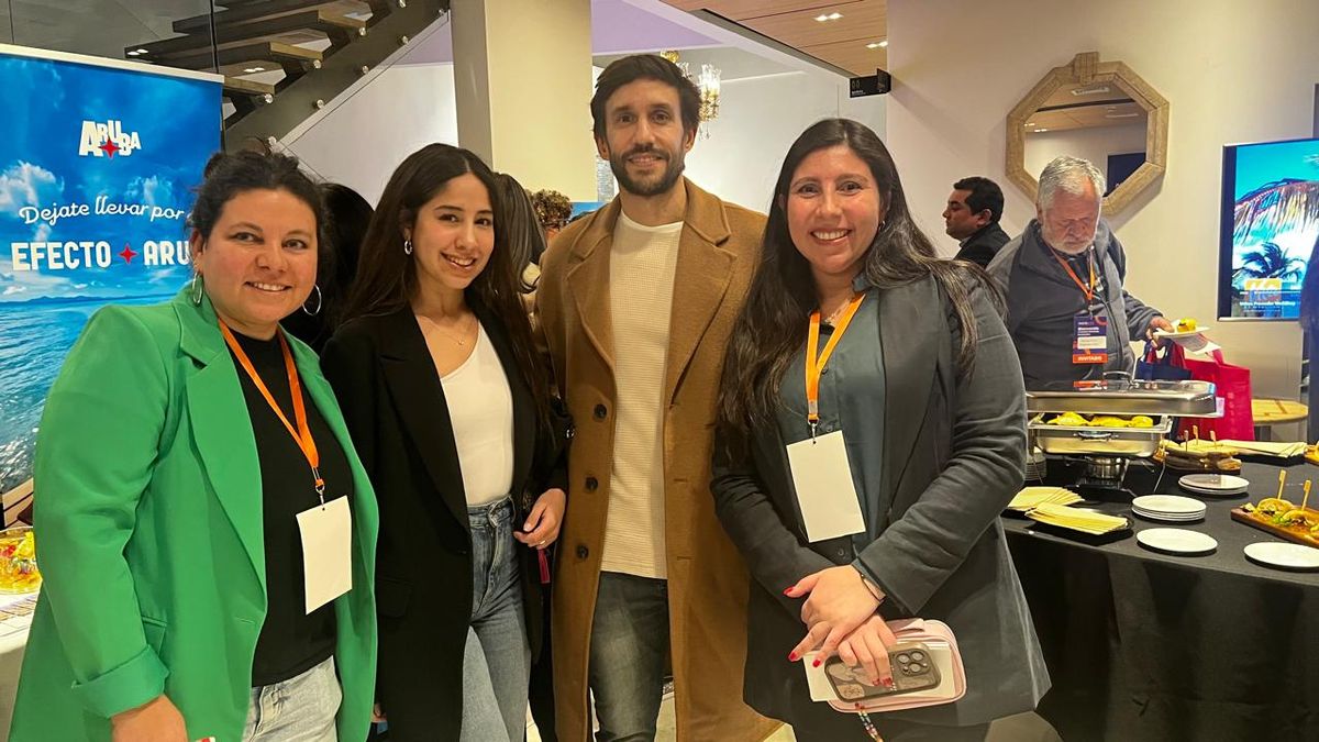 Grupo Rays celebró su primer workshop: Equipo de Assist Card liderado por Nicolás Yannielli, gerente comercial; y Fernanda Hernández, de Grupo Rays.