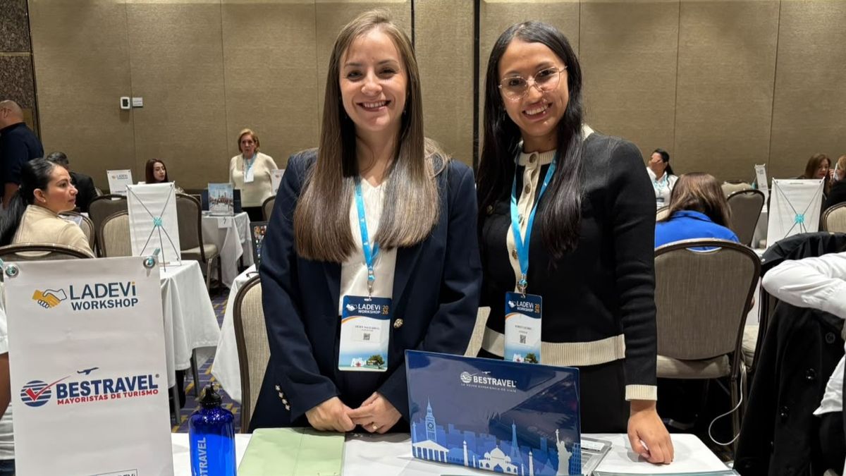 Heidy Salgado y Karen Caicedo, de Bestravel, durante el Ladevi Workshop Bogotá 2026-2.