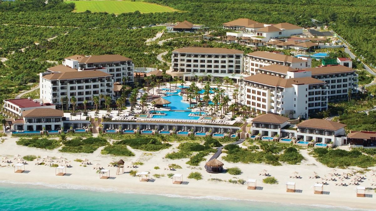 &nbsp;Secrets Playa Mujeres Golf & Spa Resort, de Hyatt Inclusive Collection, es ideal para vivir unas vacaciones sin niños, sin ruido, sin límites.
