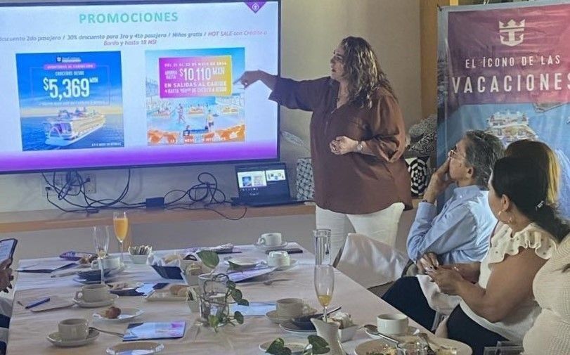 Holguín invitó a los agentes de viajes de Le Blanc Tours a unirse al nuevo canal de Whatsapp de Royal Caribbean para recibir información relevante sobre la marca.