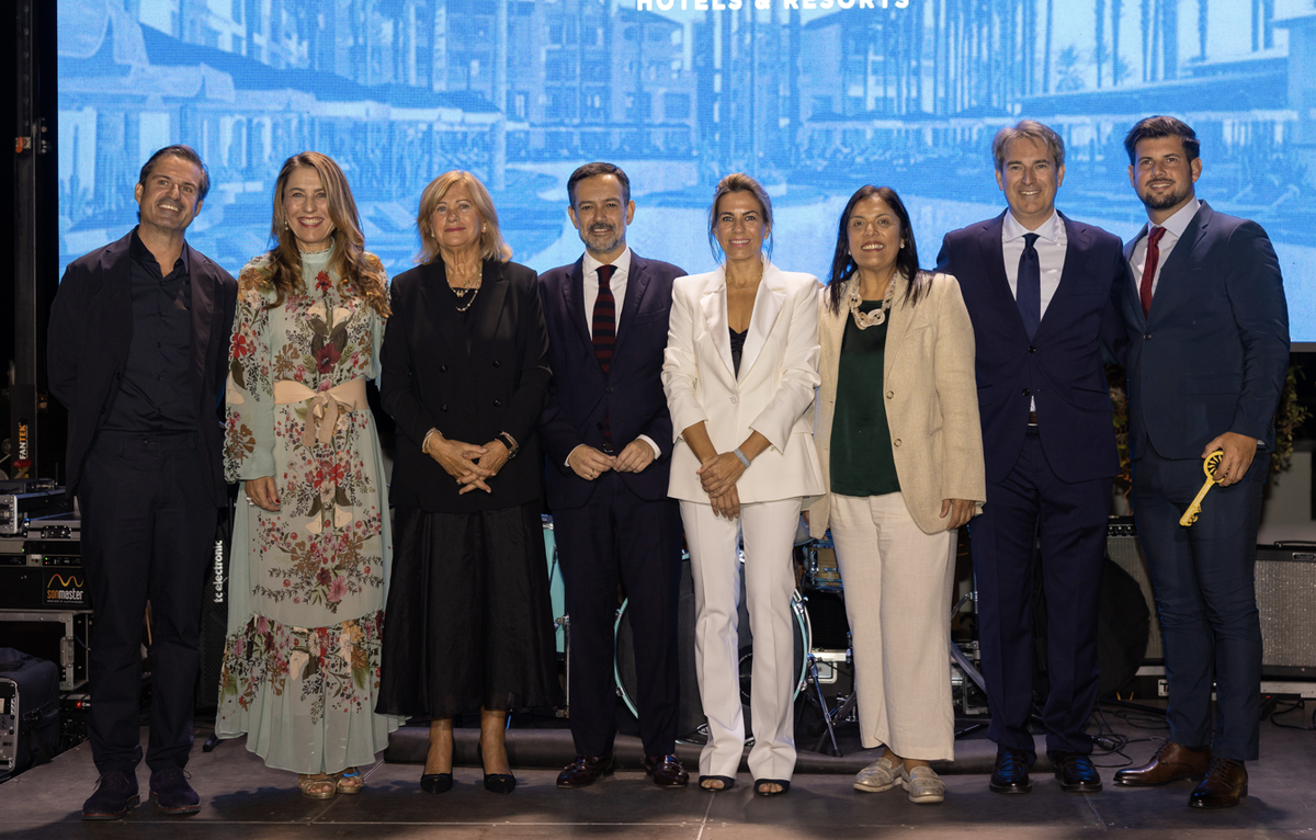 Encarna Piñero y la directiva del Grupo Piñero en el estreno de sus hoteles only adults en Canarias y Riviera Maya bajo la marca Bahia Príncipe.