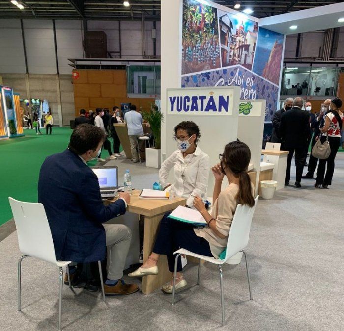 Michelle Fridman Hirsch (Sefotur Yucatán) durante las múltiples reuniones en Fitur.