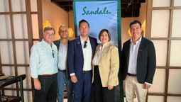 Víctor Dapena, director de la Oficina de Turismo de Curazao en Colombia; José Armando Rojas, Business Development Manager Colombia, Ecuador, Venezuela de Sandals; Jeffrey Speelman, gerente general de Sandals Royal Curaçao; Arlenes García, directora de Ventas y Marketing para Latinoamérica de Sandals and Beaches Resorts; Isbert Bermúdez Regional Sales Manager, Latin America de Sandals.