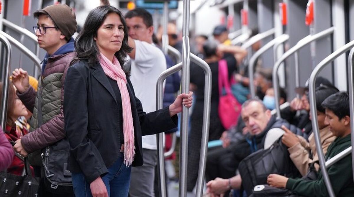 El Metro de Quito rompe nuevo récord desde el inicio de sus operaciones. Se estima que contó con un promedio de 142 mil viajes diarios durante el mes de abril. - Ladevi Medios y Soluciones El Metro de Quito rompe nuevo récord desde el inicio de sus operaciones. Se estima que contó con un promedio de 142 mil viajes diarios durante el mes de abril.