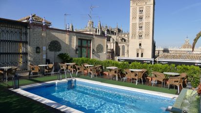 Los hoteles en Andalucía, como este en Sevilla, prevén esta Navidad una ocupación hotelera superior a la de 2024.