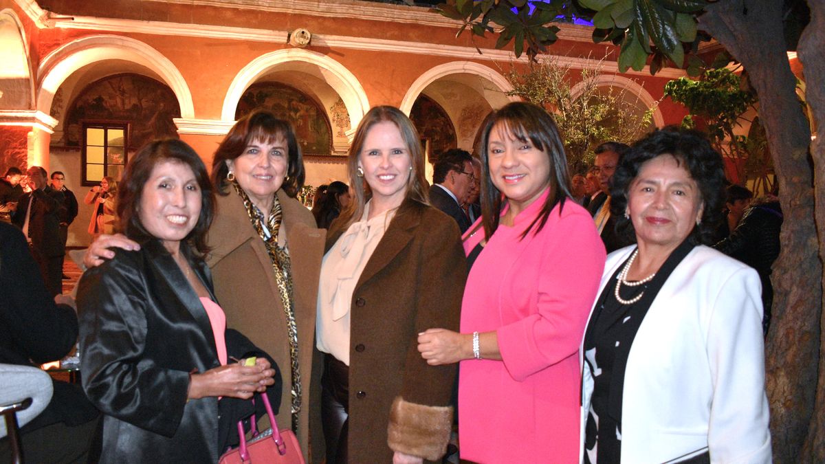 Marisol Huancco, Beatriz Osorio, Claudia Ruaro, Marlene Iannacone y Carmela Llerena.