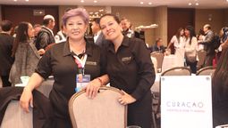 Sandra Rodríguez, directora de Operaciones de la Oficina de Turismo de Curazao en Colombia, y equipo en el marco del Ladevi Workshop Bogotá.