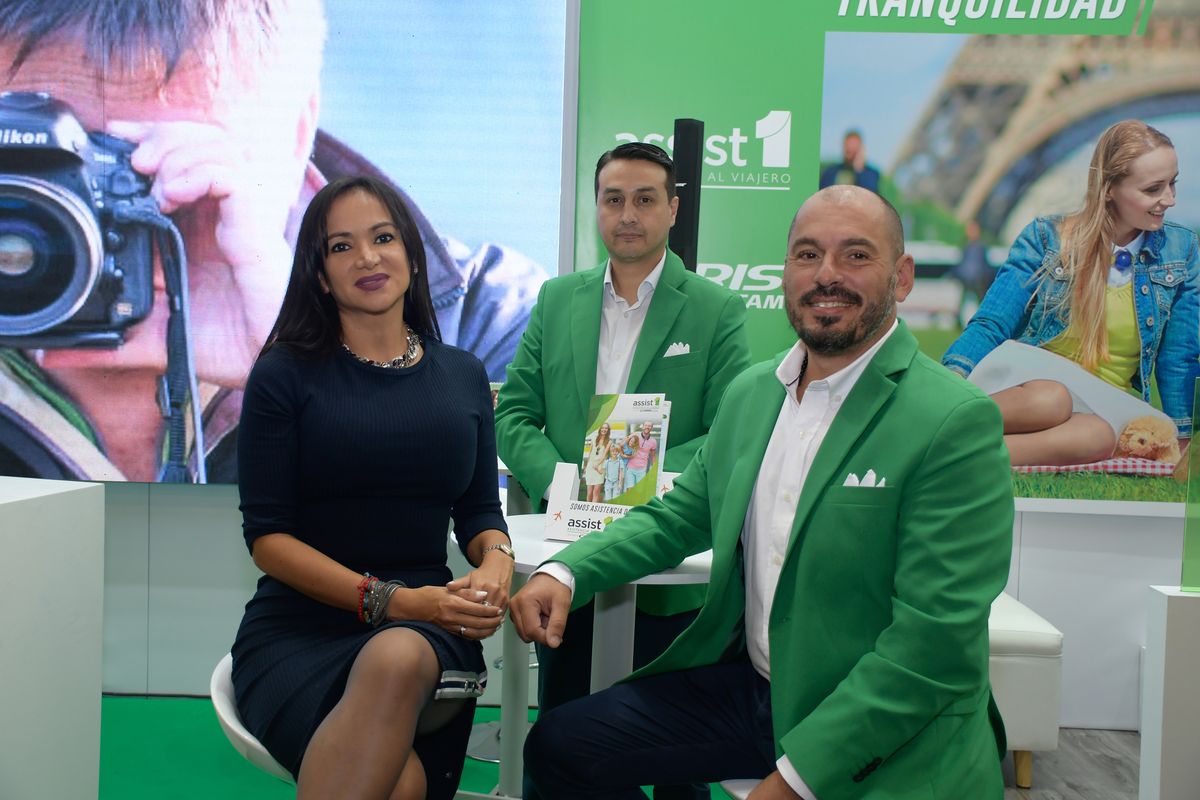 Pilar Lozano, CEO Coris Latam, Edwin Rodríguez, gerente comercial de Assist1 y Francisco Rodrigo, director comercial Coris Latam.