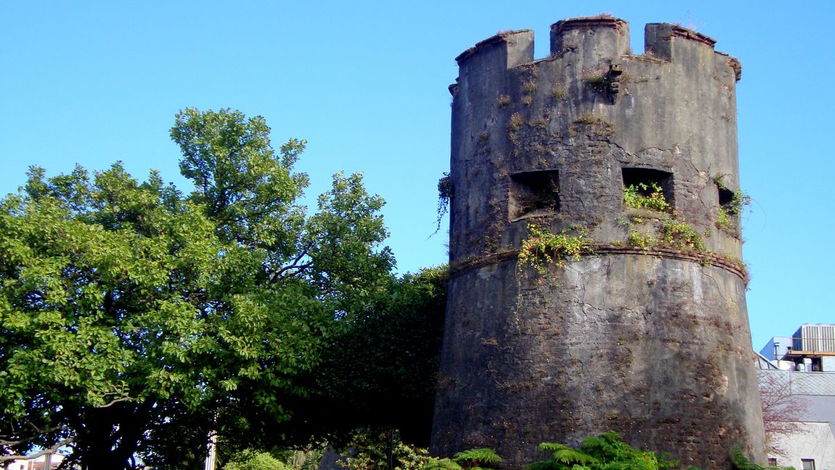 El Torreón Los Canelos se ubica desde 1774 en Valdivia y es uno de los últimos vestigios de la antigua muralla española.