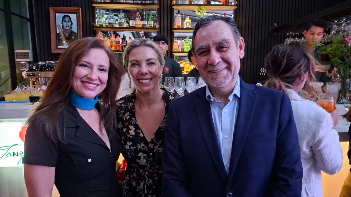 Sigrid Alegría (actriz); Pamela Rodríguez, Aviareps; Marcelo Pérez, Universal Assistance.