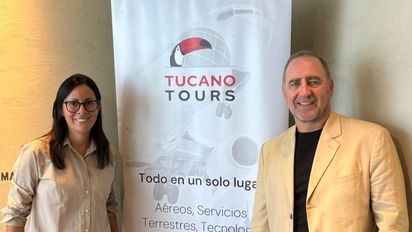 Rubén Faber, gerente comercial de Tucano Tours en el Interior, junto a Gisella Vrech, de Avianca.&nbsp;
