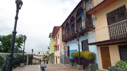 Expertos sugieren la implementación de medios de transporte que impulsen el turismo accesible en Guayaquil, en lugares altos como el Barrio Las Peñas.