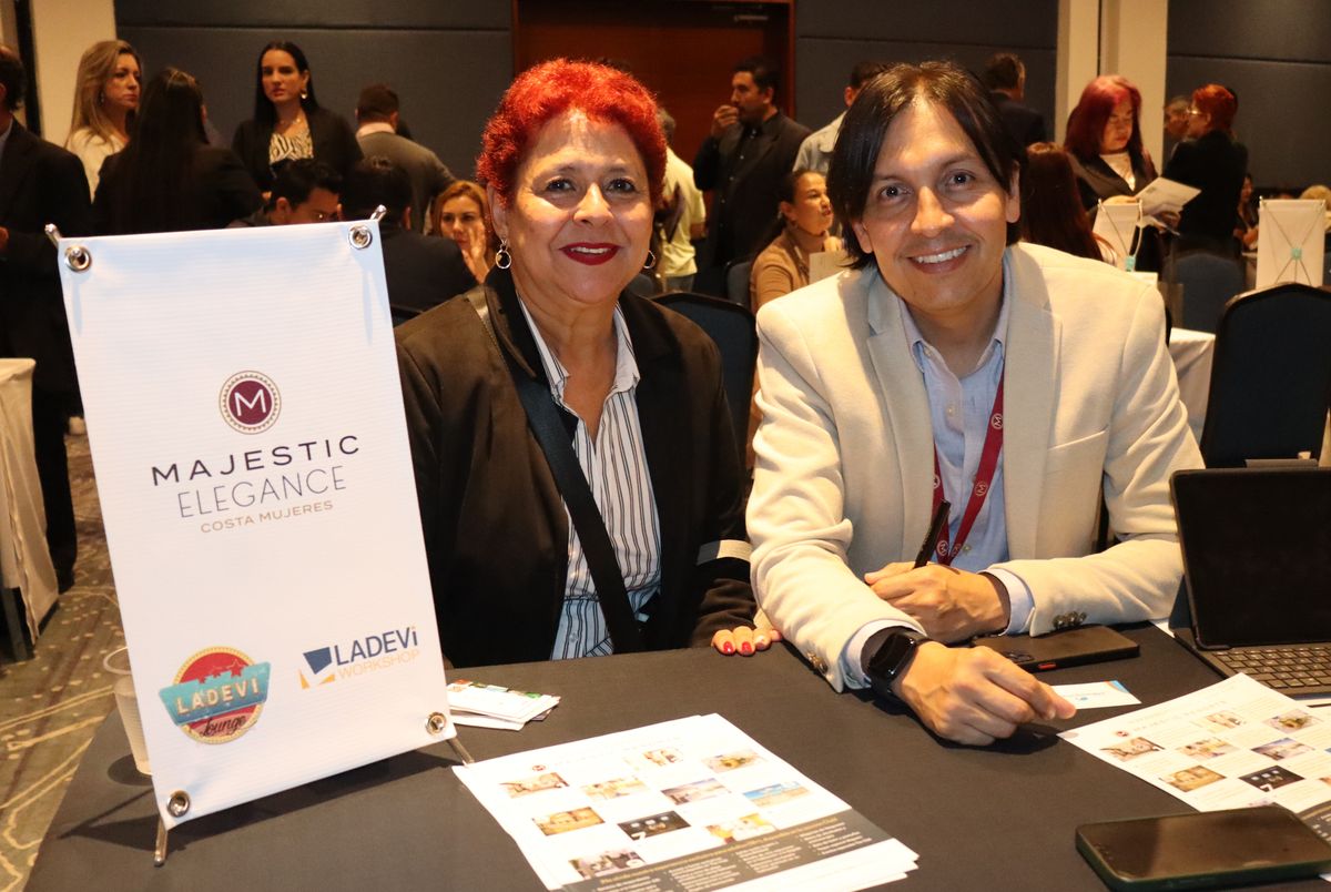 María Mercedes Aguirre, promoción de Solvera y encargada comercial de Majestic Resorts para Colombia y Gustavo Hernández, gerente Ventas para México y Latinoamérica de Majestic Resorts.