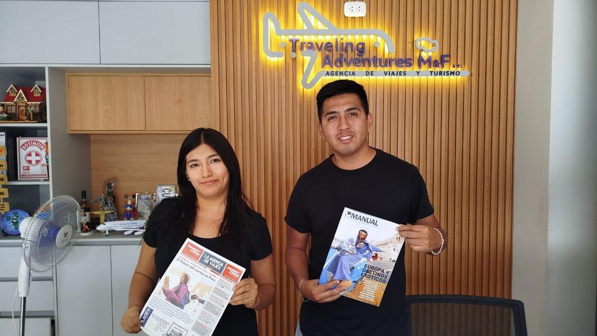 Agencia Traveling Adventures posando con la Revista La Agencia de Viajes y Manual Europa y destinos exóticos. - Ladevi Medios y Soluciones Agencia Traveling Adventures posando con la Revista La Agencia de Viajes y Manual Europa y destinos exóticos.