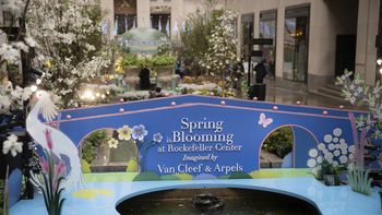 Spring is Blooming en Nueva York con el sello del Rockefeller Center.