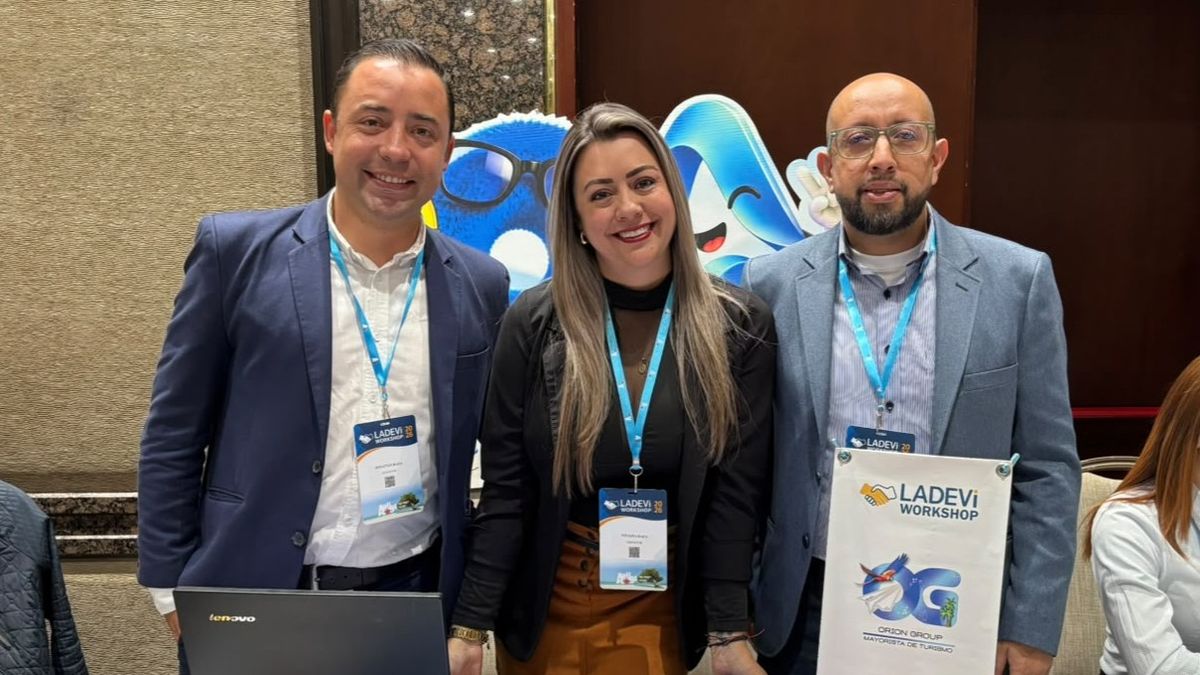 Jonattan Daza, Viviana Daza e Iván Darío Morales, de Orion Group, durante el Ladevi Workshop Bogotá 2026-2 .