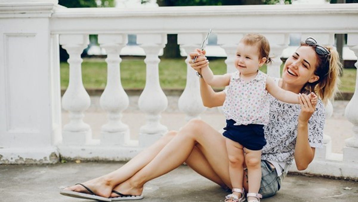 La suela es uno de los elementos clave al momento de evaluar qué sandalias comprar niñas.