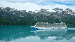 Vive la experiencia de tomar un crucero por los lugares más increíbles de Alaska.