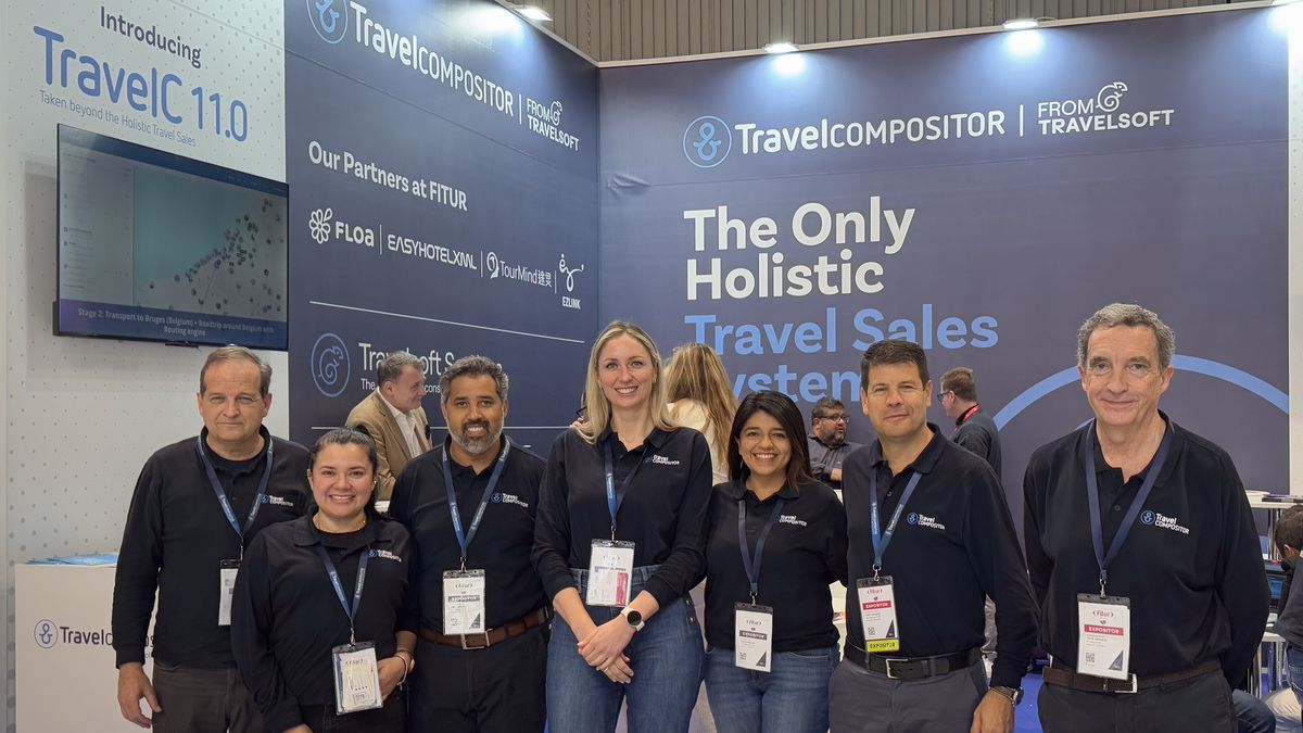 Parte del equipo de TravelCompositor en Fitur 2025.