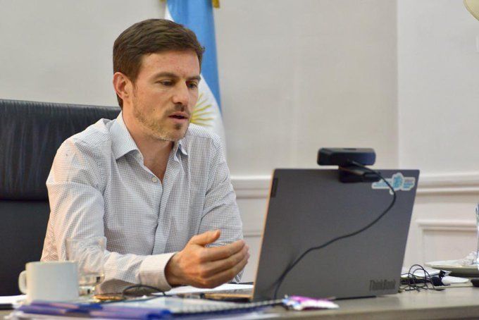 Augusto Costa lideró el encuentro con representantes de hoteles y campings.