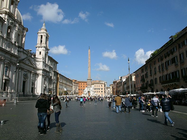 En la plaza Navona –la más linda de Roma– se encuentra la fuente de los Cuatro Ríos, obra de Bernini.