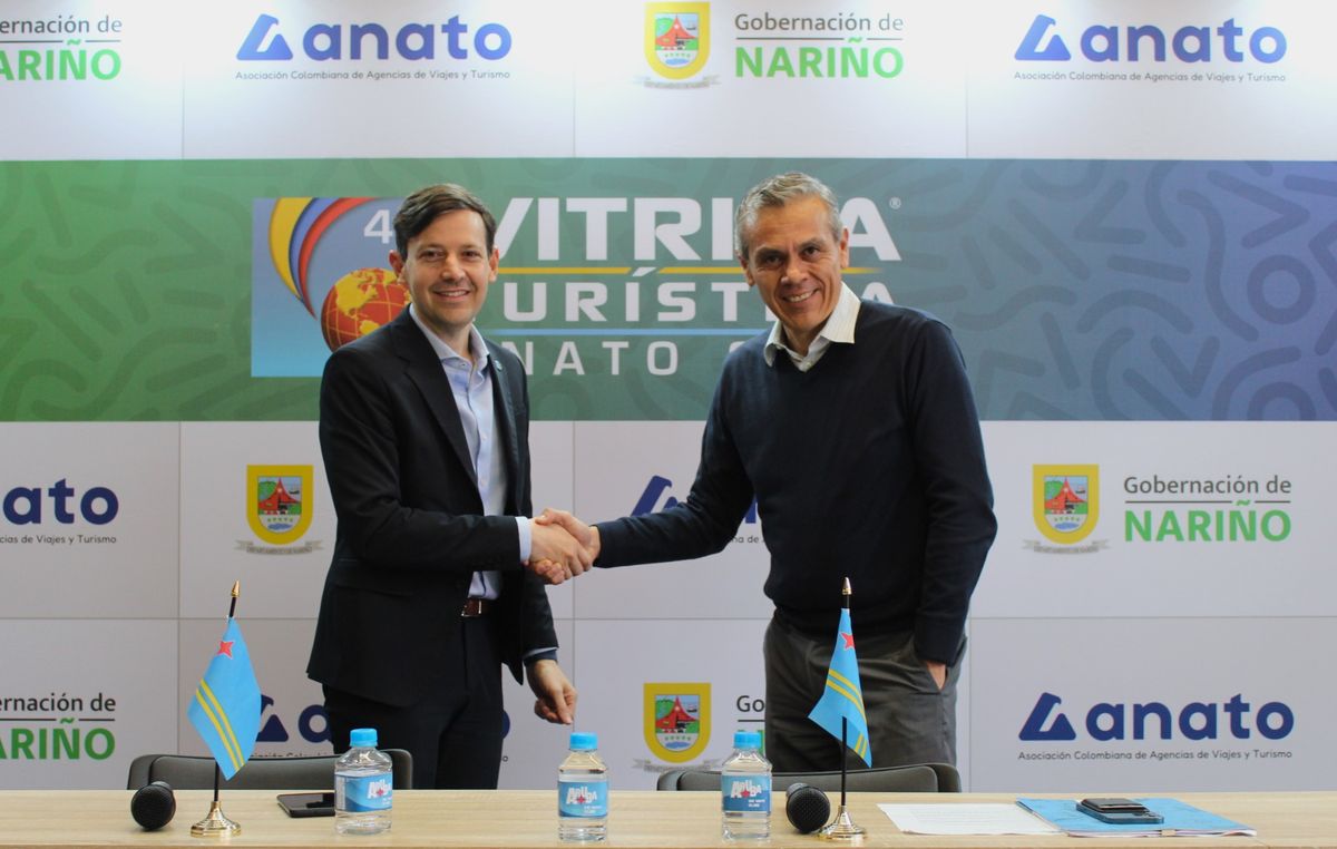 Jordan Schlipken, director de la Autoridad de Turismo de Aruba, en Latinoamérica y David Alemán, director de Ventas de Avianca Latinoamérica.