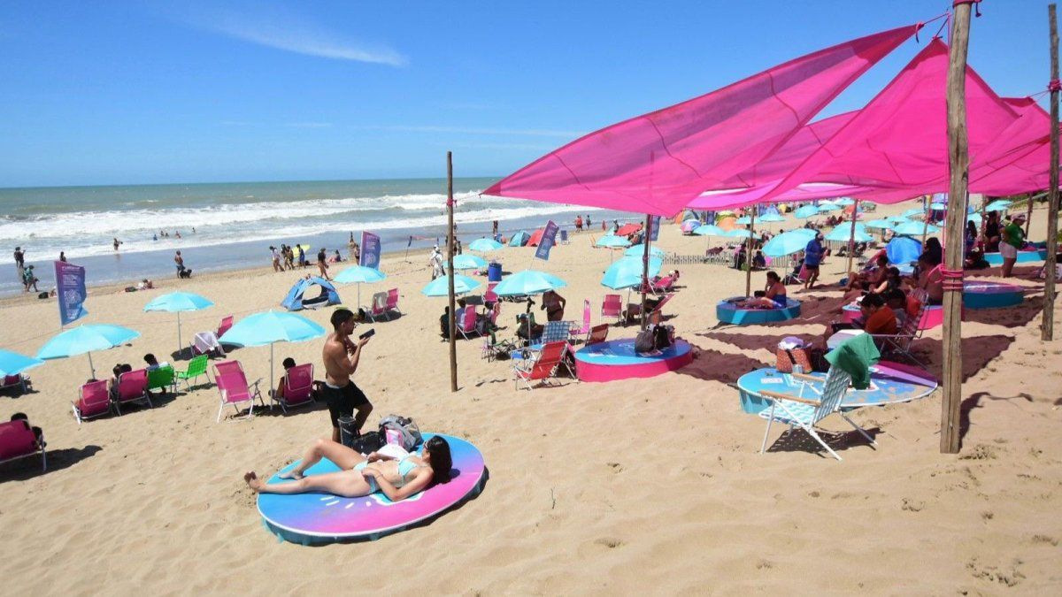 Verano2026 en la Costa Atlántica: Miramar y Villa Gesell albergan paradores gratiscon los mejores servicios de playa.&nbsp;