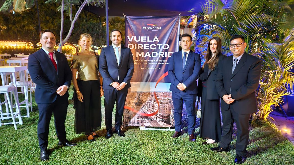 Equipo de Plus Ultra en su 9° aniversario.
