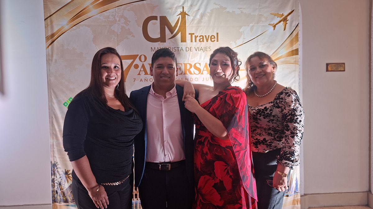 Grecia Coronado y Christian Diaz compartieron varios momentos con agentes de viajes.