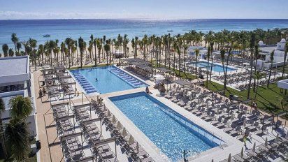 Piscinas del recinto hotelero.