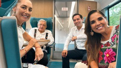 Claudia Sheinbaum viajó a bordo del Tren Maya y lo calificó como una hazaña histórica para reconocer la grandeza de la cultura Maya.