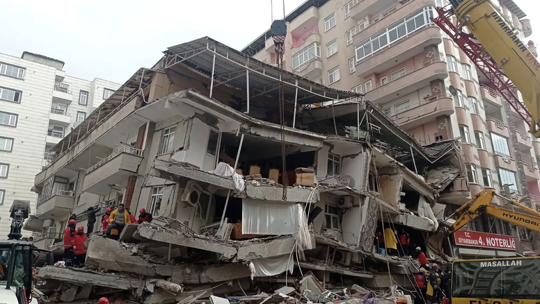 Varios edificios colapsados tras el terrmoto en Turquía