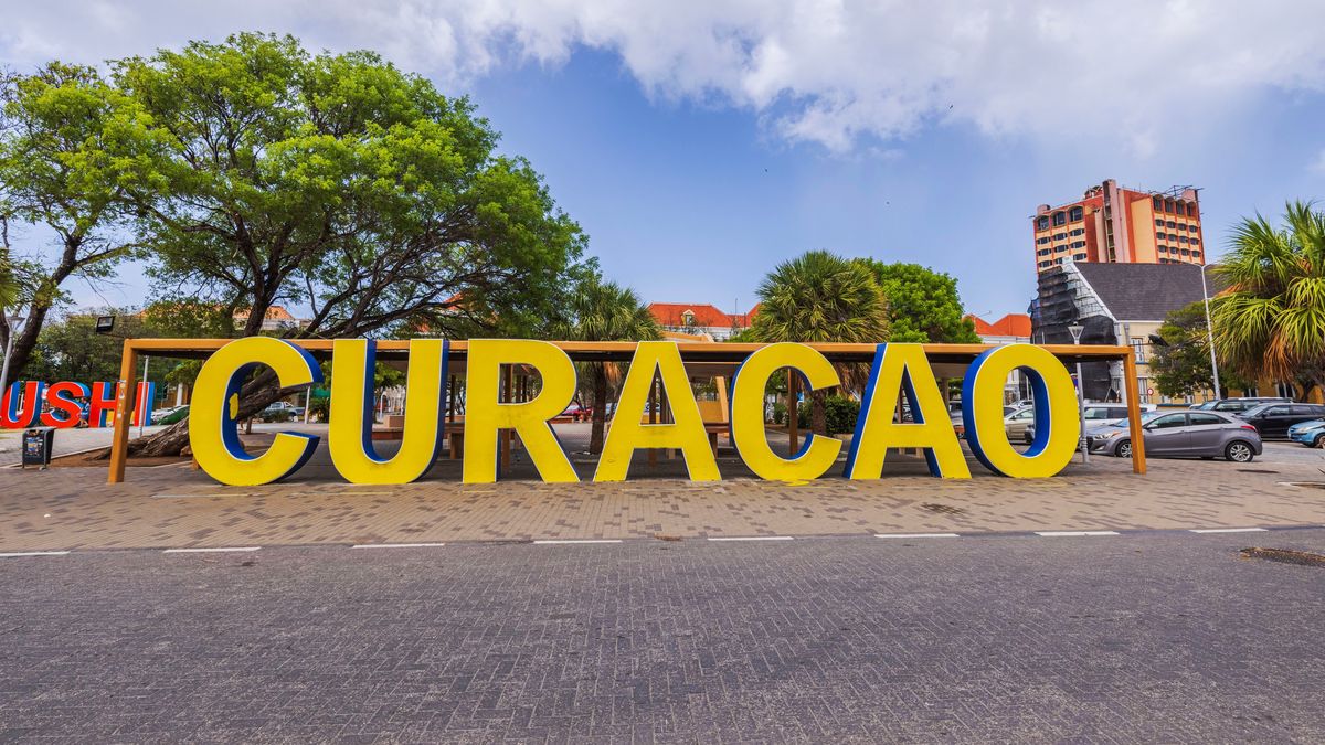 Curazao, un destino caribeño que combina playas de ensueño, cultura colorida y actividades para todos los gustos.