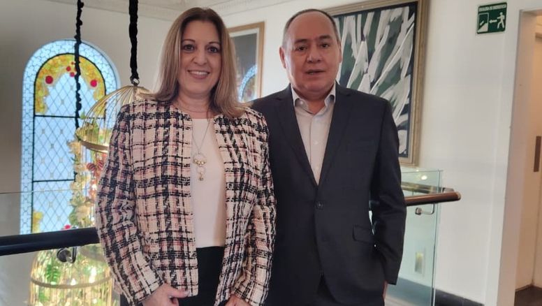 Esther Pujol y Humberto Avelar, representantes de Scenic Luxury Cruises e Inter Cruises, respectivamente.